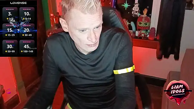 Snapshot of LiamIdols chatting on 11-11-25, 12:43 LiamIdols online show from 11-11-25, 12:43