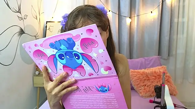 Snapshot of SERAFINA_ chatting on 10-22-25, 12:49 SERAFINA online show from 10-22-25, 12:49