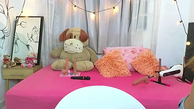 Snapshot of SERAFINA_ chatting on 10-25-25, 01:40 SERAFINA online show from 10-25-25, 01:40