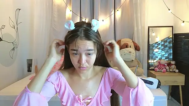 Snapshot of SERAFINA_ chatting on 12-04-25, 11:30 SERAFINA online show from 12-04-25, 11:30