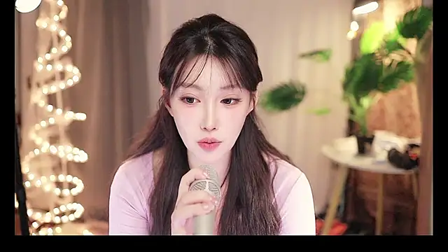 Dou-Dou-er online show from 03-03-25, 05:18