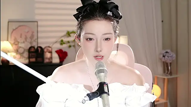 Dou-Dou-er online show from 10-17-25, 12:52