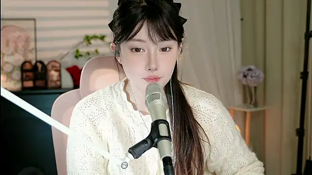 Dou-Dou-er online show from 10-20-25, 12:27