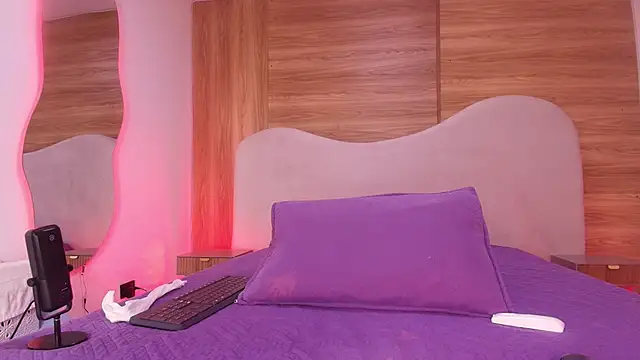 Auroraa miller online show from 04-11-26, 03:11