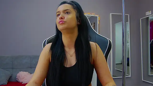 Eva Lovvia  online show from 01-30-25, 06:21