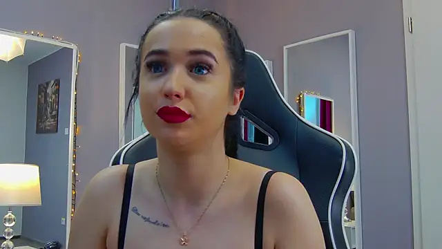 Eva Lovvia  online show from 02-24-25, 10:58