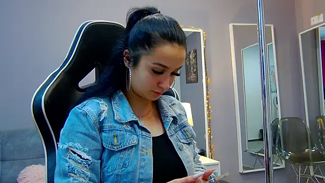 Eva Lovvia  online show from 03-04-25, 07:01