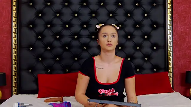 Eva Lovvia  online show from 11-05-25, 04:12