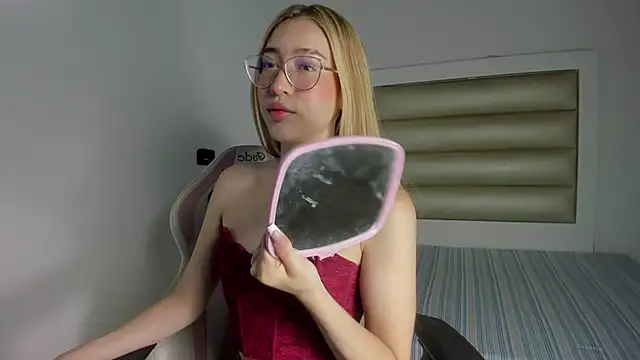 Snapshot of Princess_tokyo chatting on 12-13-25, 07:53 Princess tokyo online show from 12-13-25, 07:53