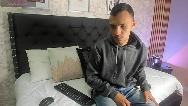 Snapshot of stefany_pablo1 chatting on 03-03-25, 01:09 stefany pablo1 online show from 03-03-25, 01:09