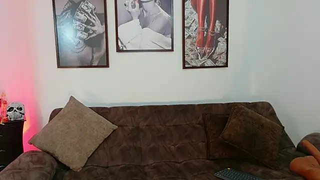 loretahorny online show from 10-28-25, 01:25