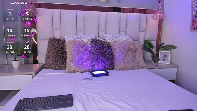 Snapshot of ArianaGolden chatting on 11-08-25, 03:12 ArianaGolden online show from 11-08-25, 03:12