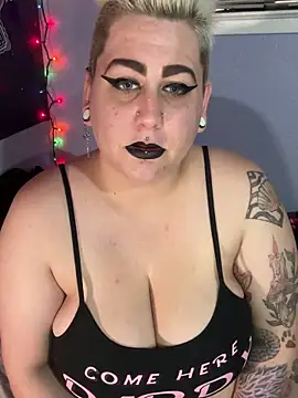 Snapshot of MistressMizfit chatting on 01-19-25, 06:21 MistressMizfit online show from 01-19-25, 06:21