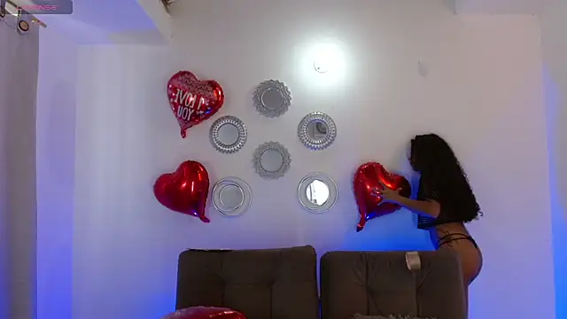 Snapshot of lucie_petite chatting on 02-12-25, 06:40 lucie petite online show from 02-12-25, 06:40