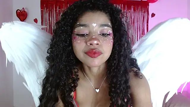 Snapshot of lucie_petite chatting on 02-14-25, 07:23 lucie petite online show from 02-14-25, 07:23