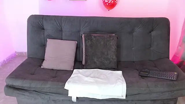 Snapshot of lucie_petite chatting on 02-17-25, 10:03 lucie petite online show from 02-17-25, 10:03
