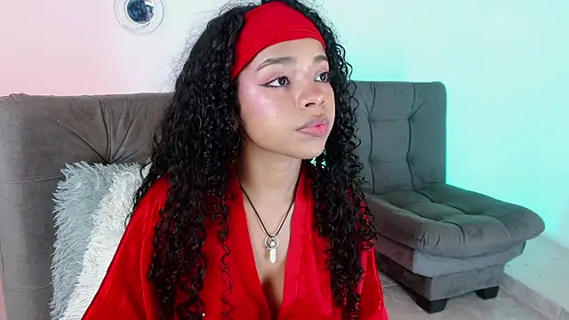 Snapshot of lucie_petite chatting on 03-21-25, 09:23 lucie petite online show from 03-21-25, 09:23