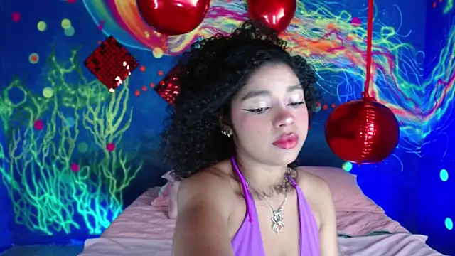 Snapshot of lucie_petite chatting on 09-20-25, 06:53 lucie petite online show from 09-20-25, 06:53