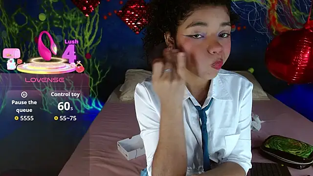 Snapshot of lucie_petite chatting on 09-21-25, 06:42 lucie petite online show from 09-21-25, 06:42