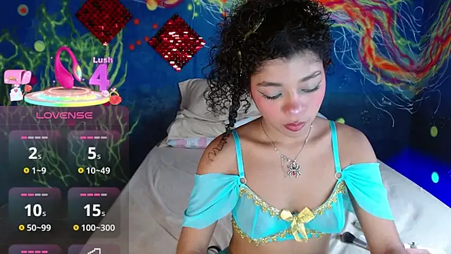 Snapshot of lucie_petite chatting on 09-25-25, 06:44 lucie petite online show from 09-25-25, 06:44
