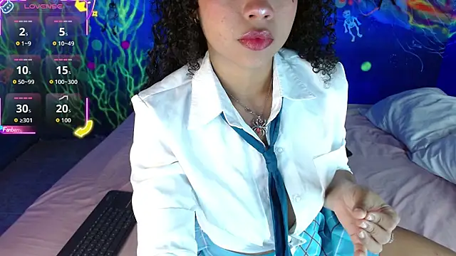 Snapshot of lucie_petite chatting on 10-16-25, 06:31 lucie petite online show from 10-16-25, 06:31