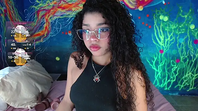 Snapshot of lucie_petite chatting on 11-06-25, 06:42 lucie petite online show from 11-06-25, 06:42