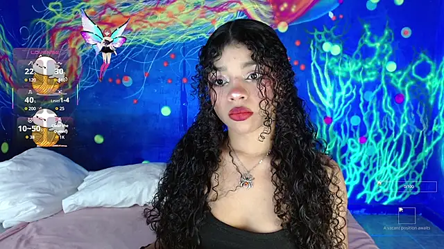 Snapshot of lucie_petite chatting on 11-13-25, 06:29 lucie petite online show from 11-13-25, 06:29