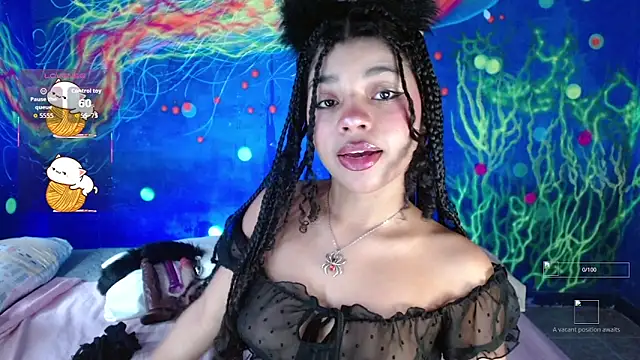 Snapshot of lucie_petite chatting on 11-23-25, 06:30 lucie petite online show from 11-23-25, 06:30