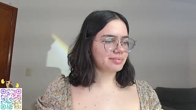 Snapshot of crystalll_room chatting on 07-06-26, 01:57 crystalll room online show from 07-06-26, 01:57