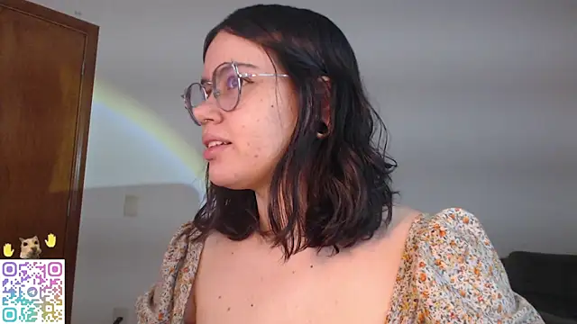 Snapshot of crystalll_room chatting on 07-16-26, 02:28 crystalll room online show from 07-16-26, 02:28