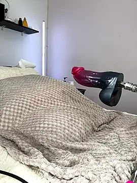 Snapshot of darkdesire_01 chatting on 01-09-26, 02:36 darkdesire 01 online show from 01-09-26, 02:36