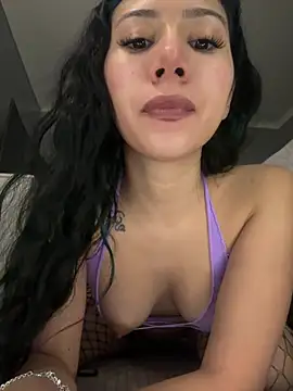 Snapshot of emilyslut2005 chatting on 01-24-25, 02:39 emilyslut2005 online show from 01-24-25, 02:39