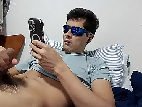 Snapshot of PerroDemonioHot chatting on 11-09-25, 03:38 PerroDemonioHot online show from 11-09-25, 03:38