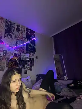 Snapshot of mollyEXD chatting on 01-17-25, 08:33 mollyEXD online show from 01-17-25, 08:33