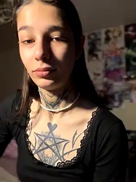 Snapshot of mollyEXD chatting on 11-28-25, 09:23 mollyEXD online show from 11-28-25, 09:23