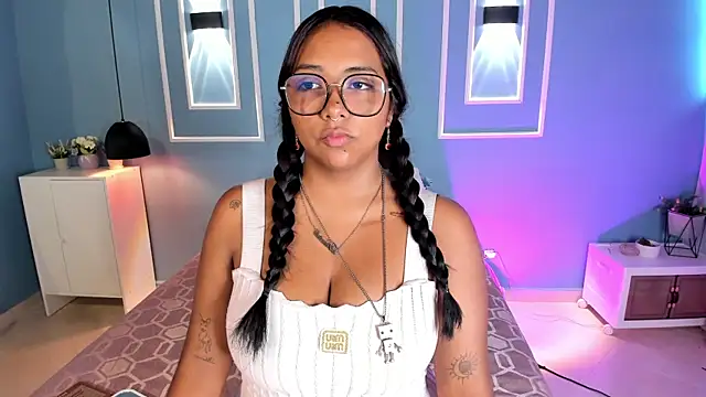 Snapshot of isabella_zc chatting on 05-27-26, 02:14 isabella zc online show from 05-27-26, 02:14