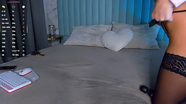 AmberShays online show from 11-16-25, 04:23