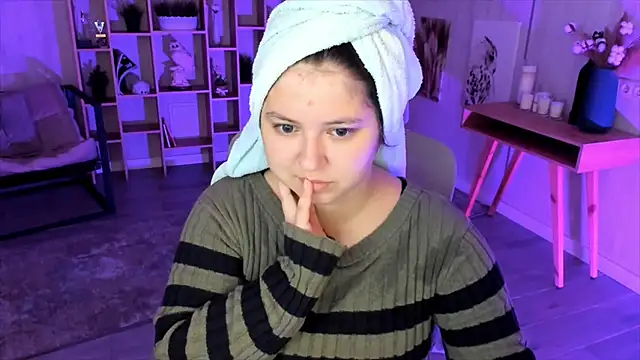 DiaAngell online show from 10-14-25, 07:14