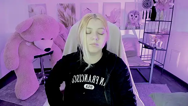 DiaAngell online show from 11-25-25, 08:42