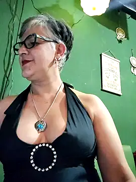 Snapshot of ilonna2025 chatting on 10-15-25, 11:38 ilonna2025 online show from 10-15-25, 11:38