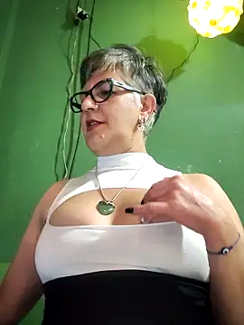 Snapshot of ilonna2025 chatting on 10-23-25, 10:41 ilonna2025 online show from 10-23-25, 10:41