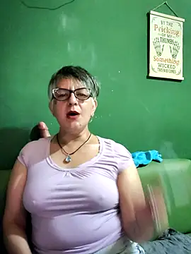 Snapshot of ilonna2025 chatting on 10-25-25, 11:32 ilonna2025 online show from 10-25-25, 11:32