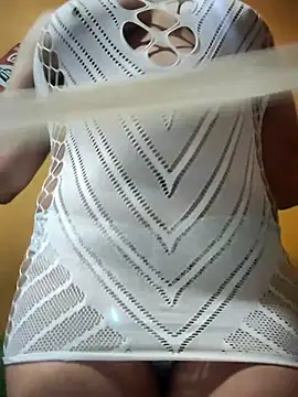 Snapshot of ilonna2025 chatting on 10-29-25, 10:55 ilonna2025 online show from 10-29-25, 10:55