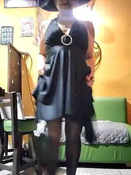 Snapshot of ilonna2025 chatting on 10-31-25, 10:22 ilonna2025 online show from 10-31-25, 10:22