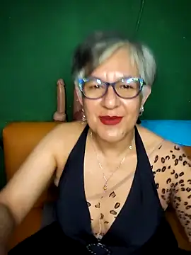 Snapshot of ilonna2025 chatting on 11-30-25, 11:42 ilonna2025 online show from 11-30-25, 11:42