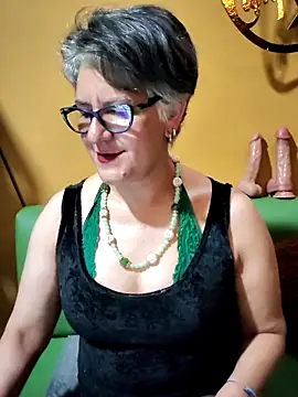 Snapshot of ilonna2025 chatting on 12-14-25, 11:42 ilonna2025 online show from 12-14-25, 11:42