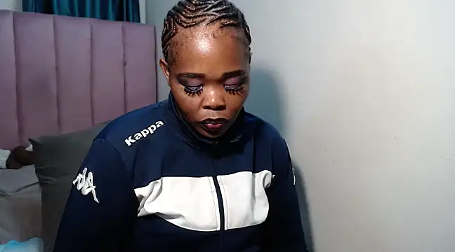 Hazel-nutt online show from 03-19-25, 04:03