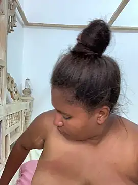 Snapshot of madell chatting on 01-27-25, 05:15 madell online show from 01-27-25, 05:15