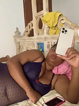 Snapshot of madell chatting on 02-14-25, 02:50 madell online show from 02-14-25, 02:50