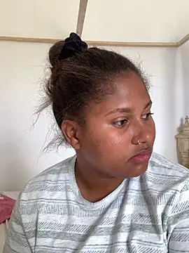 Snapshot of madell chatting on 02-17-25, 07:15 madell online show from 02-17-25, 07:15